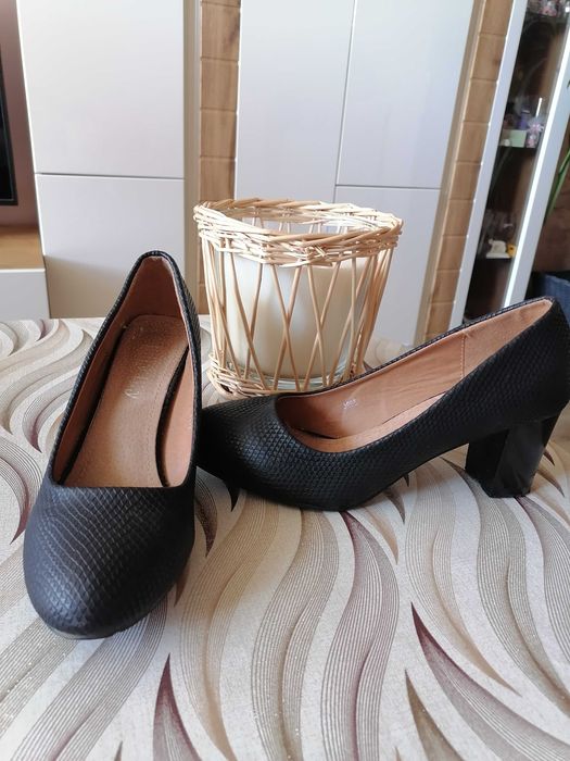 Продавам дамски обувки