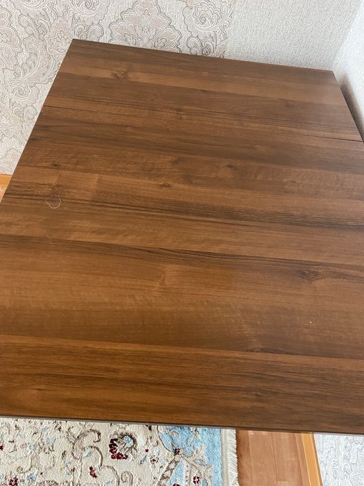 Продаю срочно стол