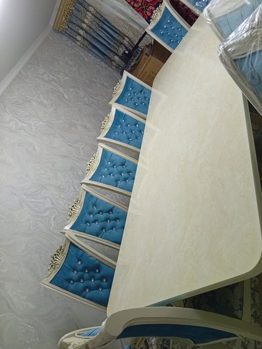 Mehmonxona uchun stol sutul