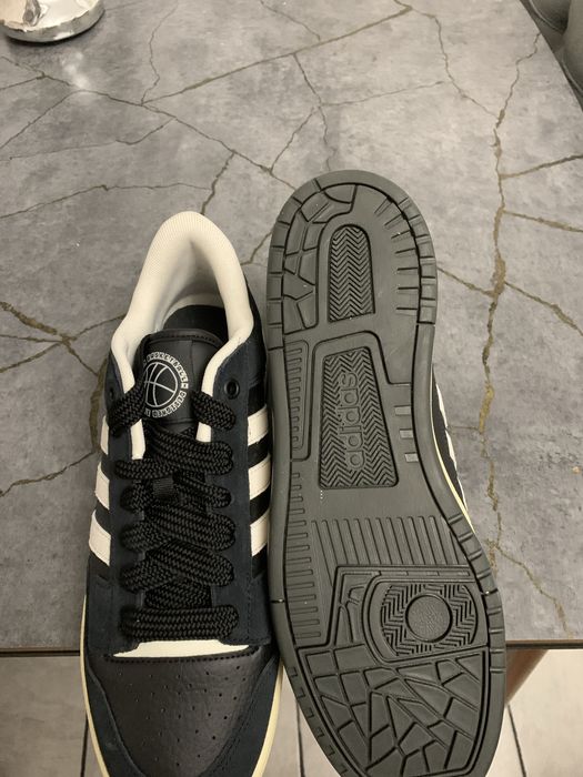 Adidas rapid court low