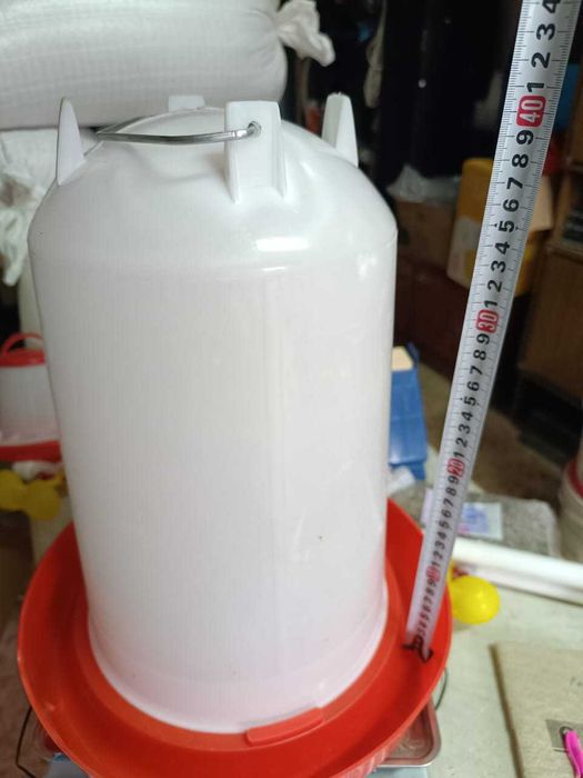 Продам кормушки, поилки.