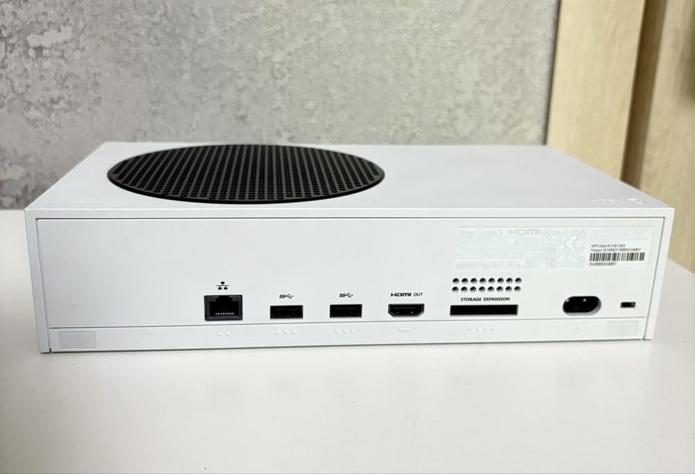Xbox Series S 512 GB + 2 геймпада