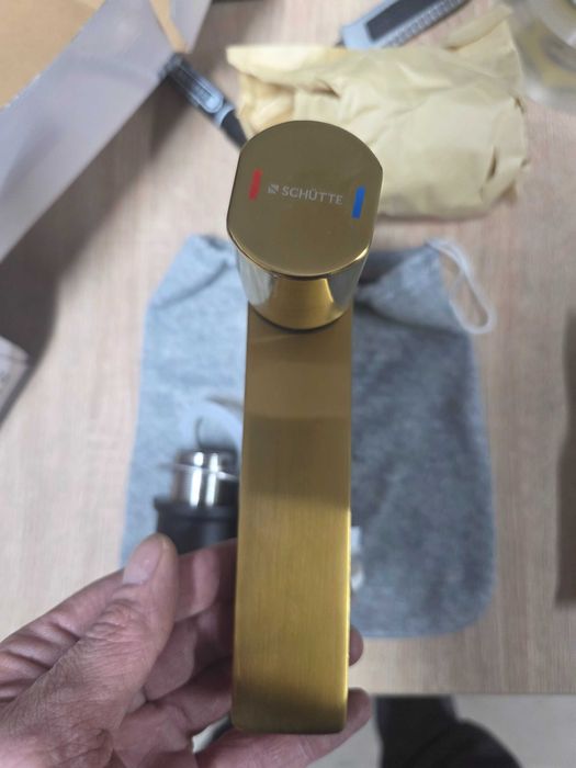 Baterie lavoar Schütte 33617 New York Gold cu robinet de scurgere