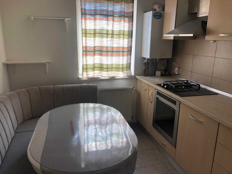 Inchiriez apartament 3 camere decomandat