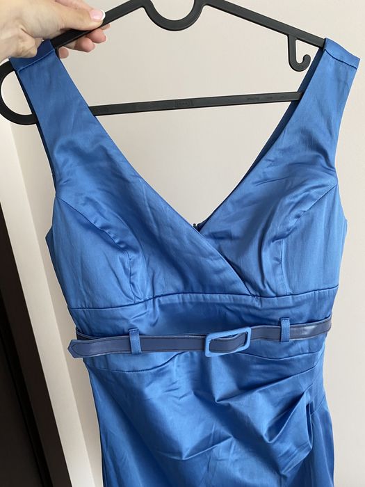 Сатенирана рокля с колан