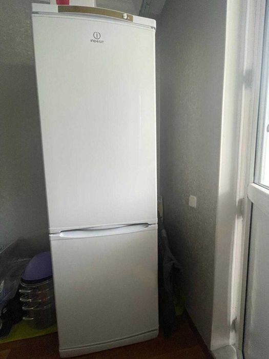 Холодильник Indesit, отличное состояние, срочно