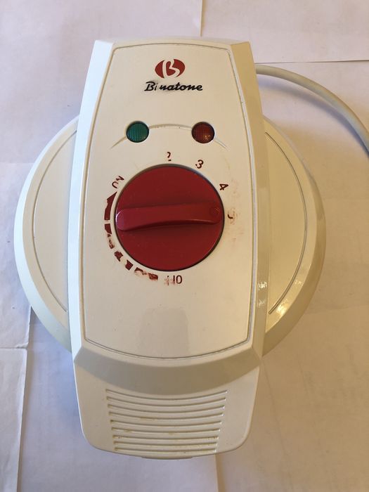 Вафельница в отличном состоянии.