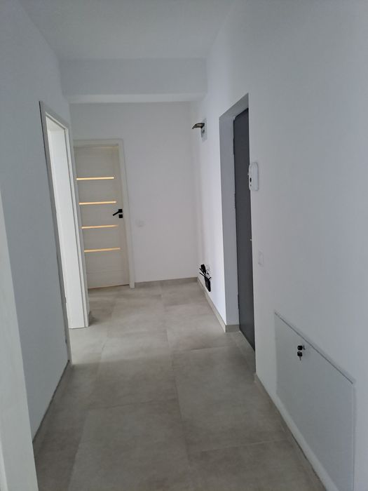 Spațiu birouri, 3 camere, parcare. Finisat la cheie