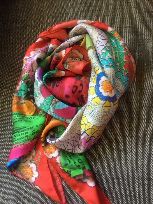 Копринен шал на бразилския бранд Scarf me