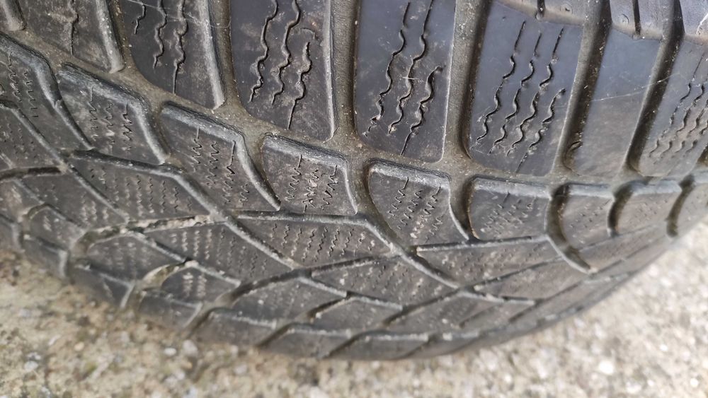 Зимни гуми Dunlop 245/45 R17