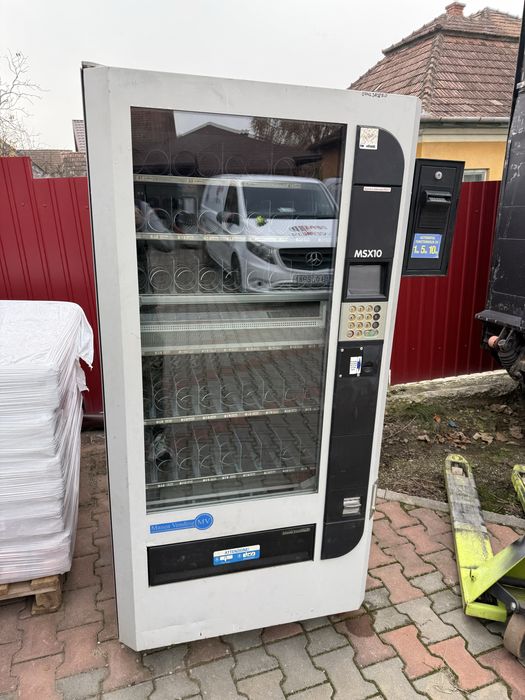 Manea Vending aparat refrigerant bauturi reci si snack