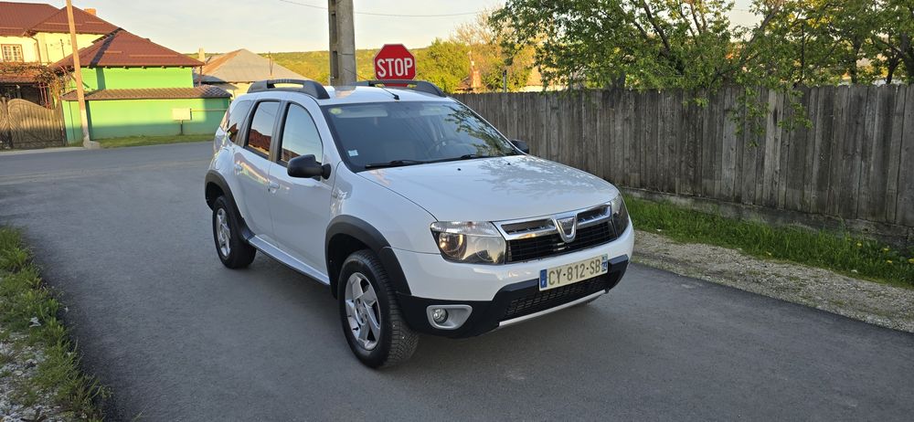Vând Dacia Duster