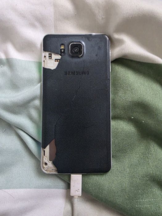 Продам Samsung Galaxy Alpha (SM-G850F)