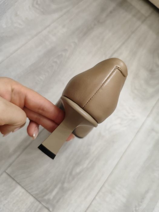 Продам базовые туфли