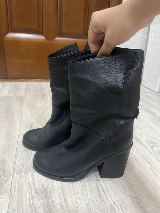 срочно продам зимние сапоги натуральный мех