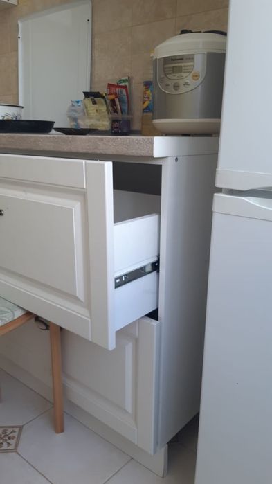 Замена зеркал, стекла. Ремонт мебели.