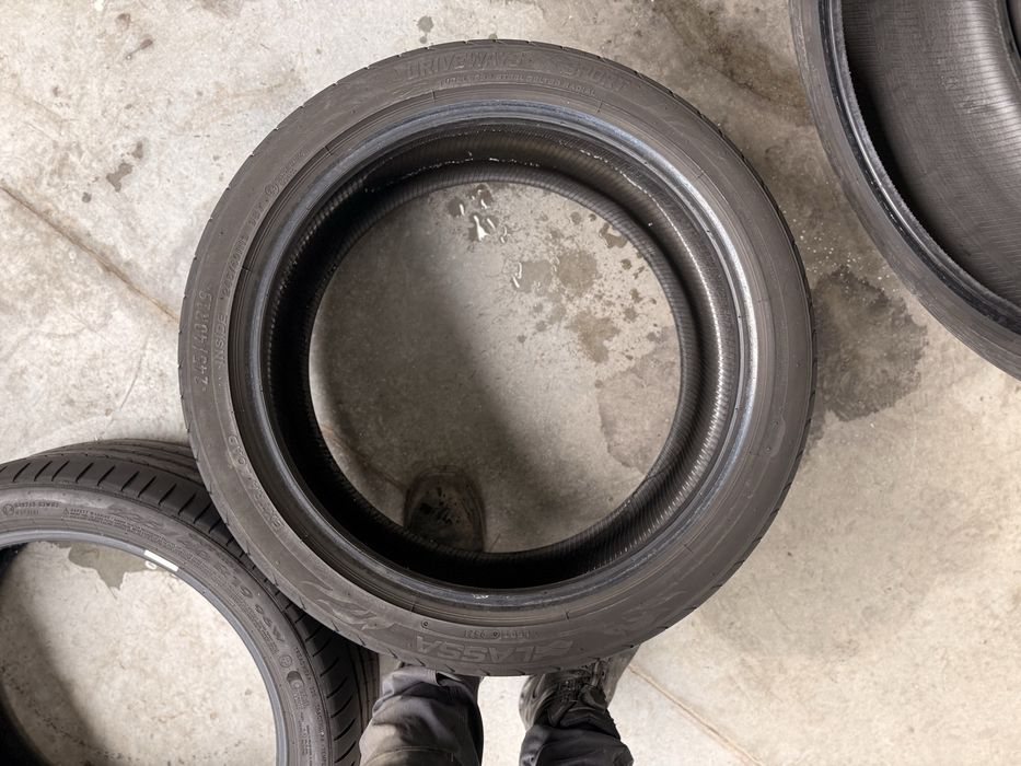 ПОЧТИ НОВИ летни гуми 245/40/19 ДОТ:21 LASSA