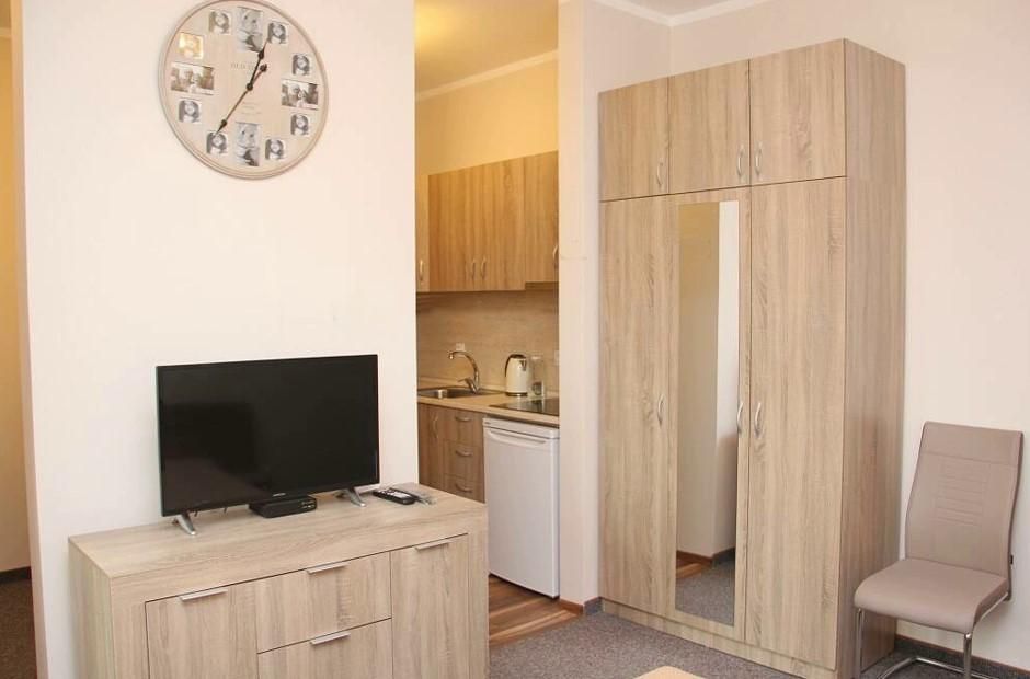 Дава се под наем Едностаен апартамент в Бургас, Зорница - 38 кв.м за 408 € - Снимка #2