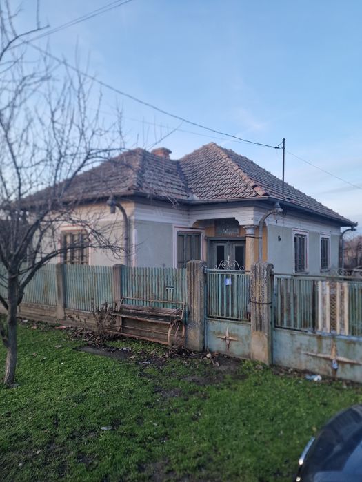 Casa la țară-strada principală.