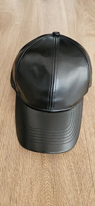 Кожена  нова шапка