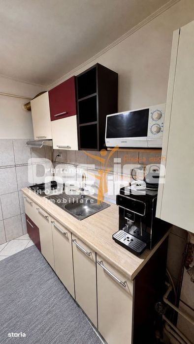 Apartament cu 3 camere, semidecomandat - aproape de centru