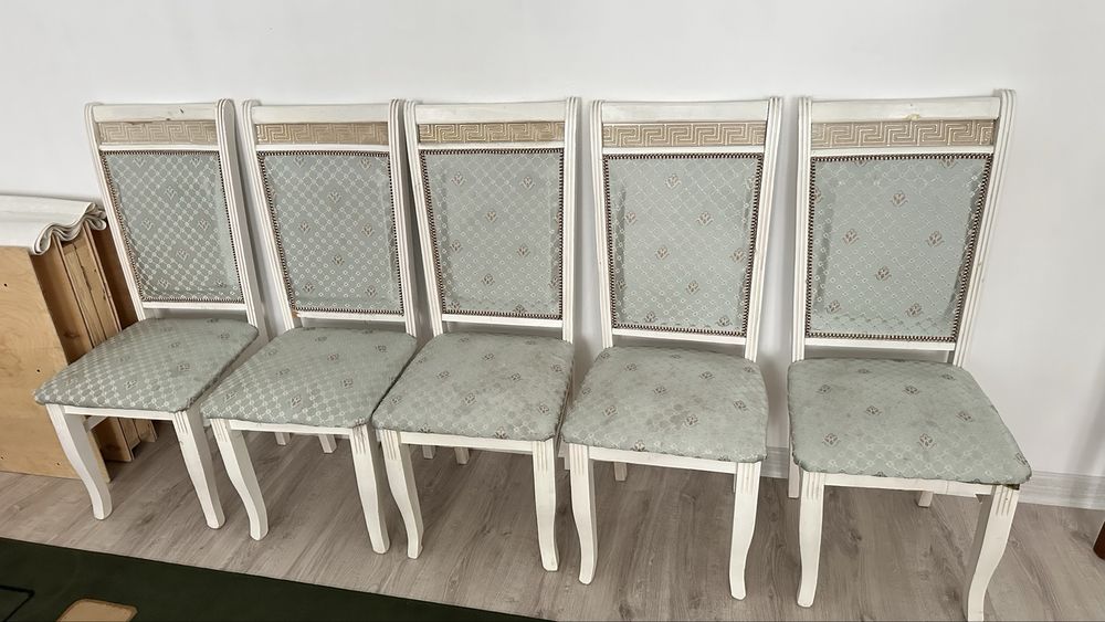 Стол и стулья. Белый