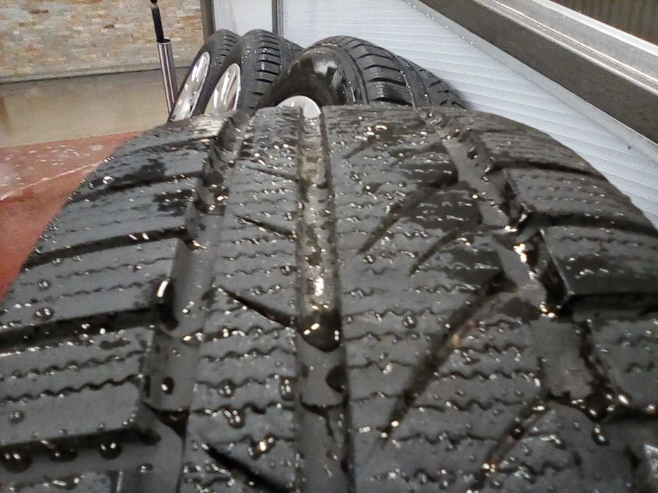 Оригинални джанти с тасове за BMW и зимни гуми 195/65/15