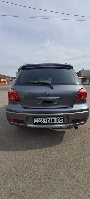 Продам машину Митсубиси аутлендер 1