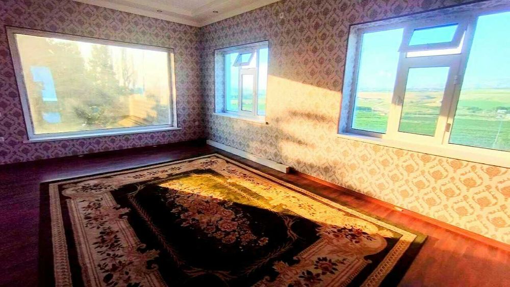 Бизнесга ва яшашга  1 ГА ерга жойлашган Уй ва  бог  Паркент рн