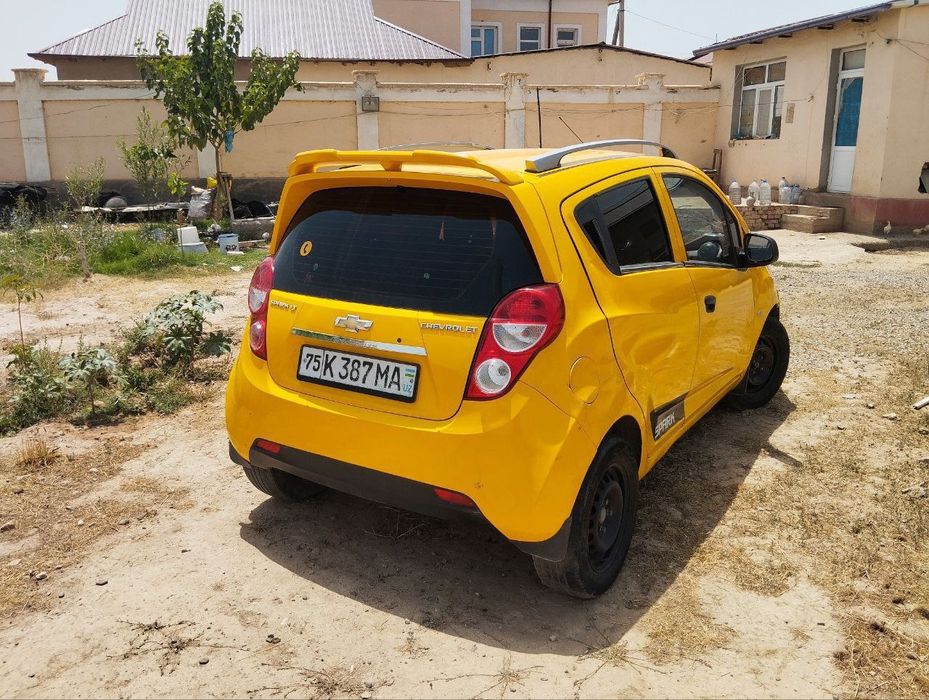 Спарк сотилади 2010 й 1.1мотор мой емайди жовоб келишамиз сотаман Тер