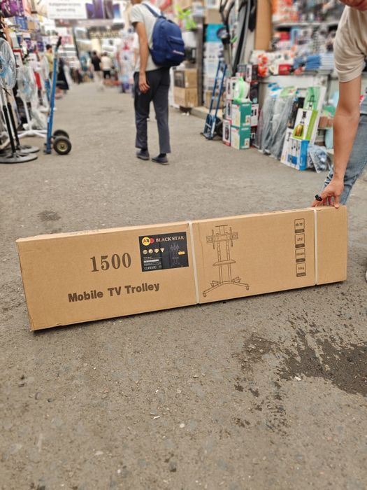 Кронштейн ТВ мобильный. Стойка с кронштейном. Подставка