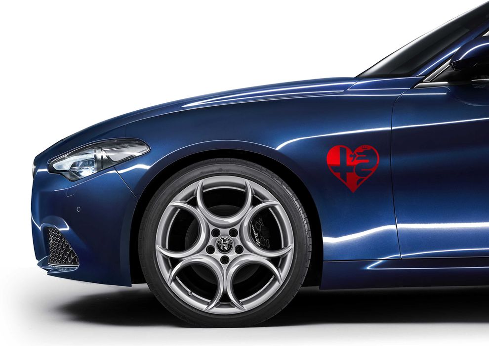 СТИКЕР за авомобил Alfa Romeo: "Спортно сърце"