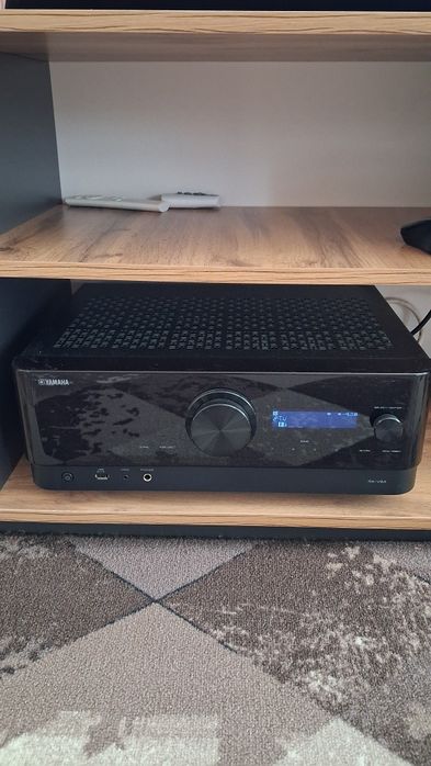 Ресивер Yamaha RX-V6A черный