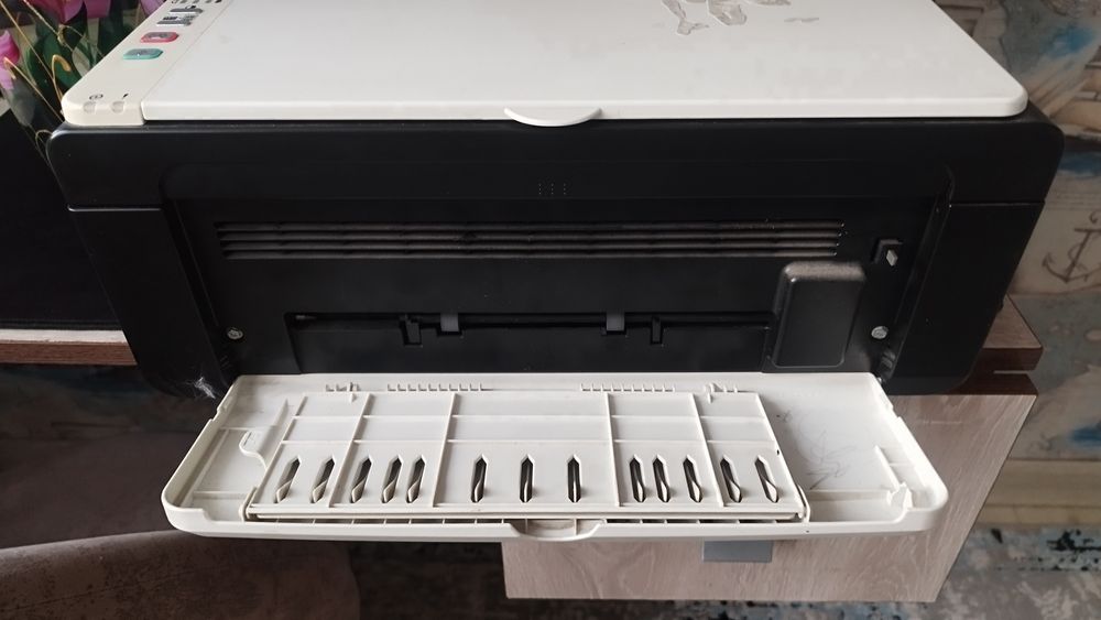 Принтер  черно белый