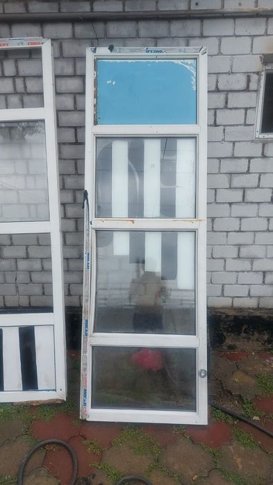 Пластиковые окна двери нету касяков