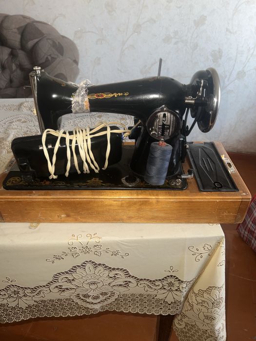 Продам швейную машинку ( раритет).