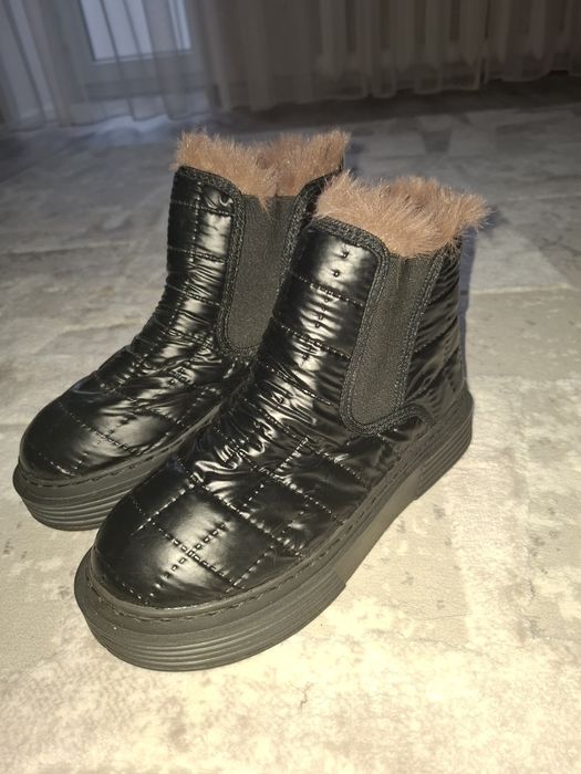 Продаю ботинки. 36р