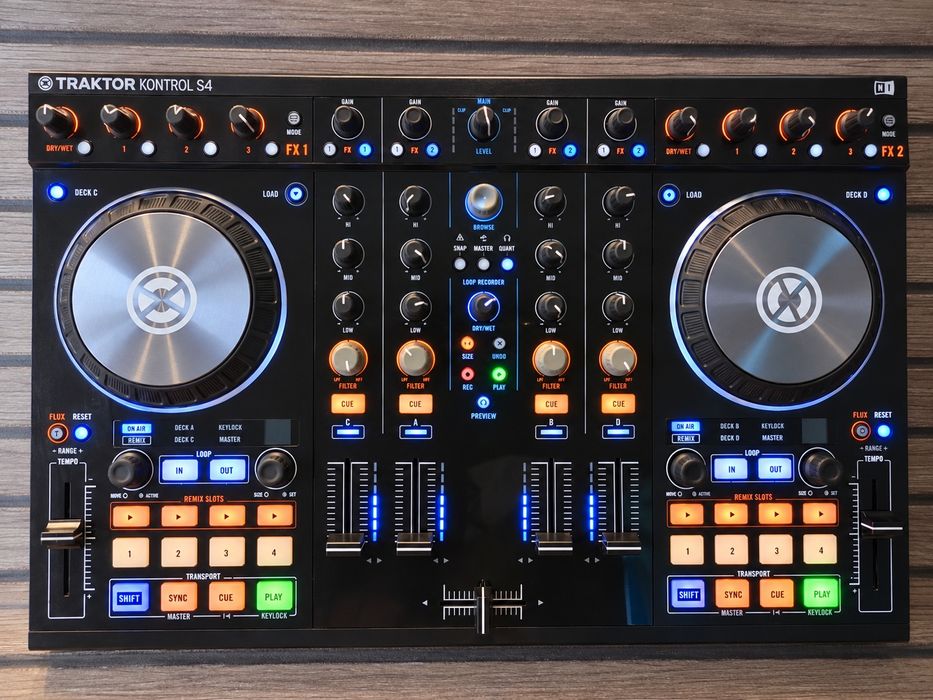 Native Instruments Traktor Kontrol S4 MK2 – Controller DJ 4 Deck – Perfect Funcțional