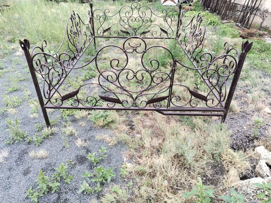 Оградки,калитки на зират