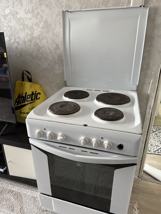 Продам плиту indesit