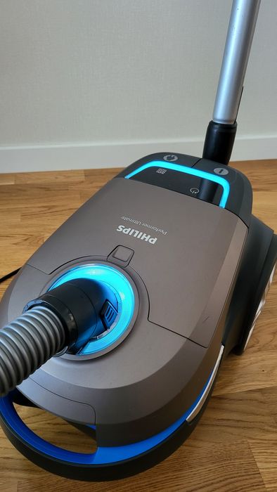 Aspirator Philips LED cu sac