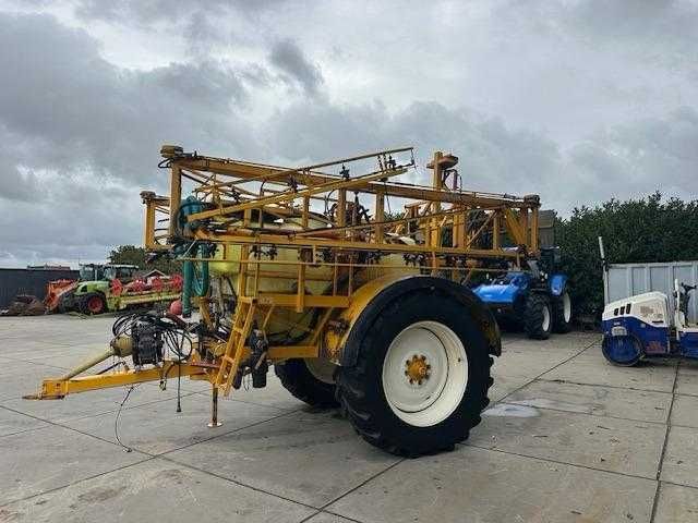 Masina de erbicidat Dubex - 2500 Litri , latime 27 m