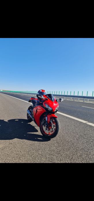 Honda cbr 1000rr fireblade