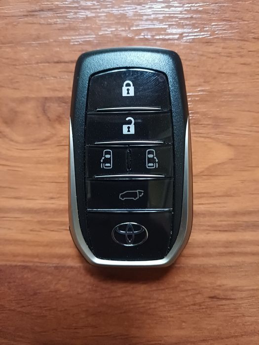 Срочна продам Тойота ключ новый