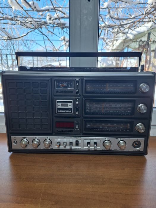 Radio Grundig satelit 3000