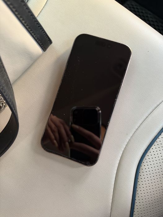 Продам Iphone 16 pro