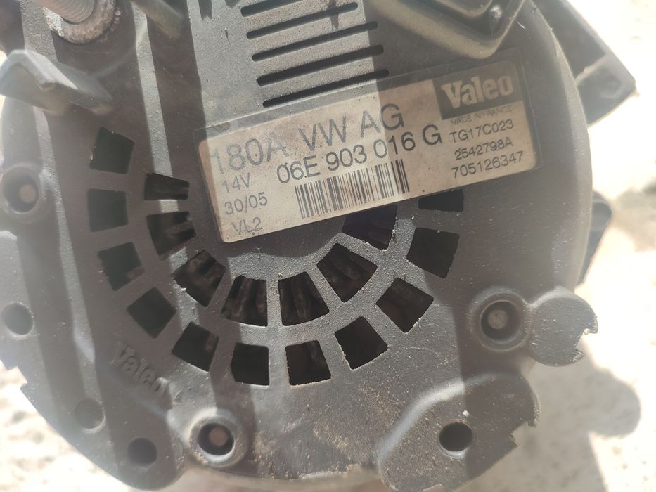 Генератор на Ауди С-6 2.4