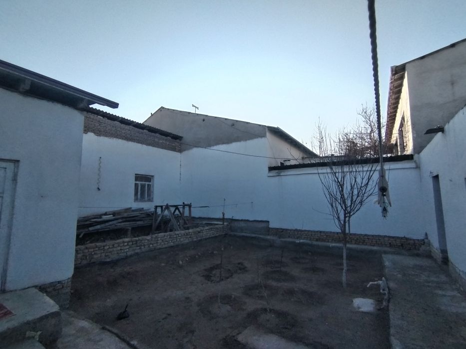 Urganch shahrida 420kv xovli joy sotiladi