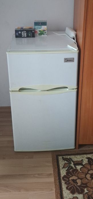 Хладилник с фризер midea