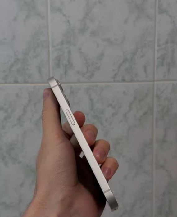 Продам iPhone 13